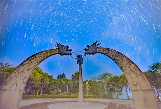 云南傳媒公司：星空入夢，璀璨墨江！
